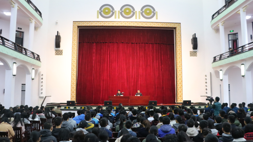 中央宣讲团走进湖南大学宣讲党的十九大精神.png
